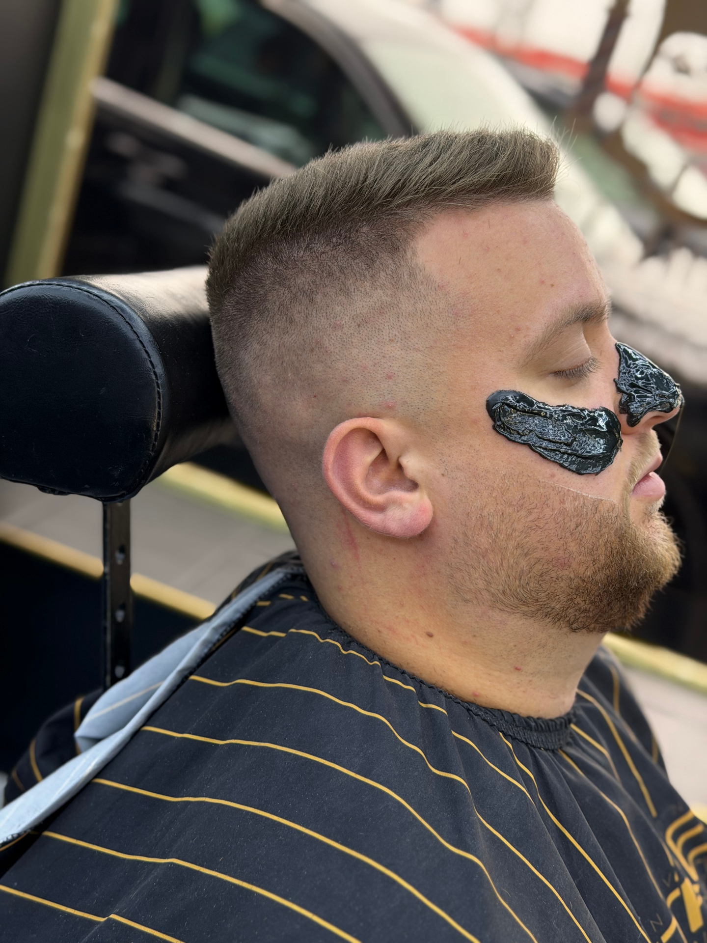 Black Mask Behandlung – Tiefenreinigung