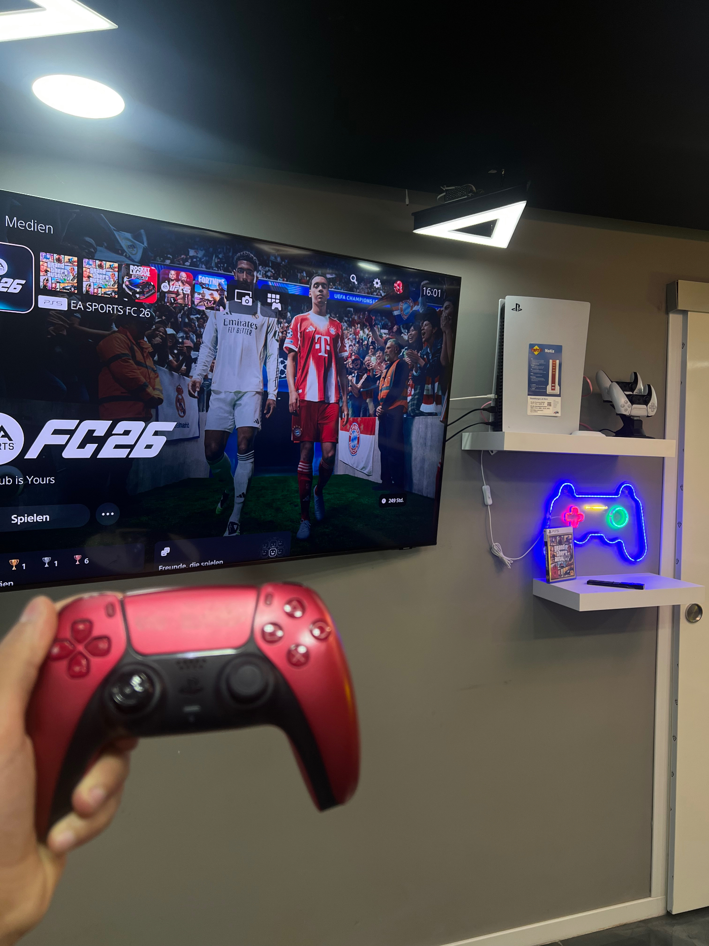 PS5 Controller & Neon-Gaming-Wand